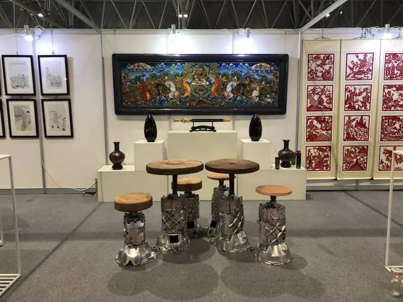 匠心薈萃，藝彩紛呈——記第54屆全國(guó)工藝品交易會(huì)暨2019“金鳳凰”創(chuàng)新產(chǎn)品設(shè)計(jì)大獎(jiǎng)賽